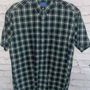Pendleton Oceanside Men’s Button Down Shirt Size Medium Plaid Short Sleeve